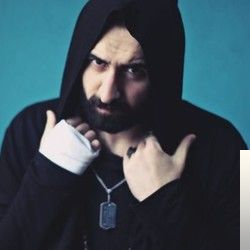 دانلود آهنگ Garezi Var از Kahraman Deniz