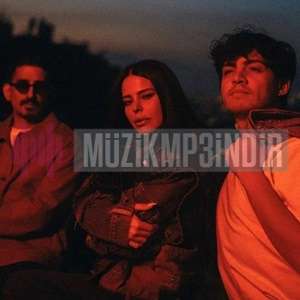 دانلود آهنگ Bir Şehri Sevmek (feat Ozan Bayraşa, Simge) - Mavi Gri از Mavi Gri